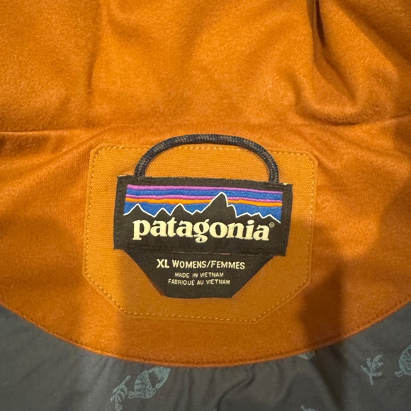 Women’s Patagonia Hooded Bivy Down Vest - Picture 4 of 5
